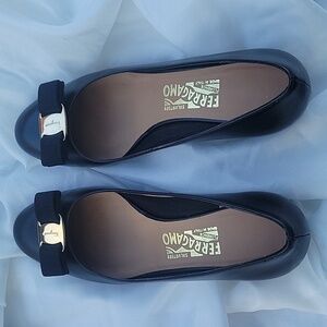 Salvatore Ferragamo Black Leather Vara Pumps with Shoe Dust Bags